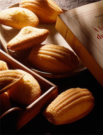 french foods appetizer - Madeleines Stock Photo - Premium Royalty-Free, Code: 652-03633278