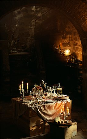 Table setting in a cellar Stock Photo - Premium Royalty-Free, Code: 652-03633279