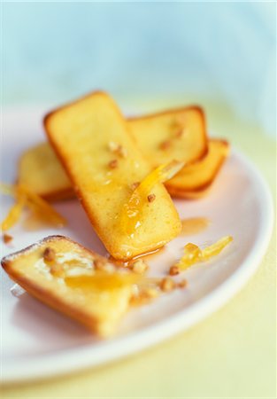 Financiers cakes with grapefruit syrup Foto de stock - Sin royalties Premium, Código: 652-03633312