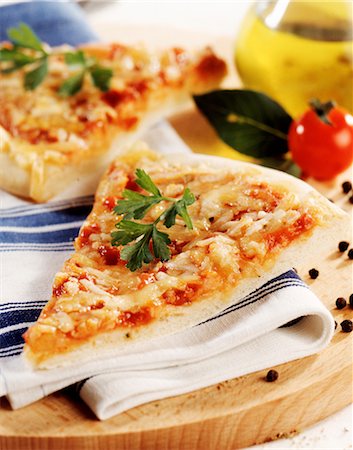 Pizza Stock Photo - Premium Royalty-Free, Code: 652-03633346