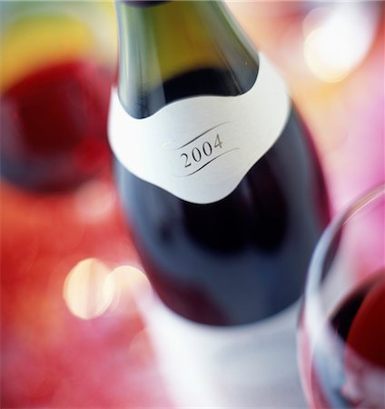 red wine - Bottle of red vintage wine 2004 Stock Photo - Premium Royalty-Free, Code: 652-03633371