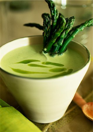 pictures of green food as appetizers - Asparagus soup Stock Photo - Premium Royalty-Free, Code: 652-03633516