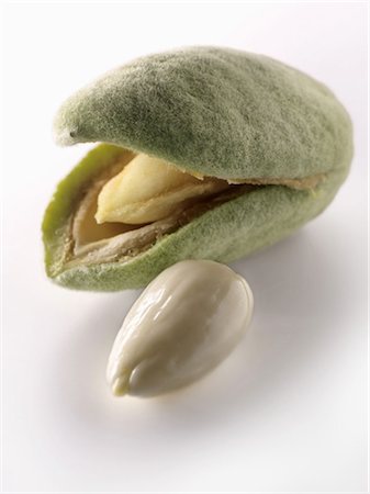 shell cut out - Fresh almonds Stock Photo - Premium Royalty-Free, Code: 652-03633634