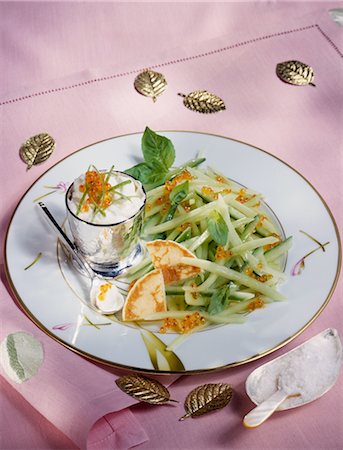 simsearch:652-03800443,k - Cucumber sticks with trout roe Foto de stock - Sin royalties Premium, Código: 652-03633950