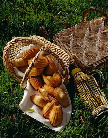 simsearch:652-03633426,k - Madeleines from Commercy Stock Photo - Premium Royalty-Free, Code: 652-03799810