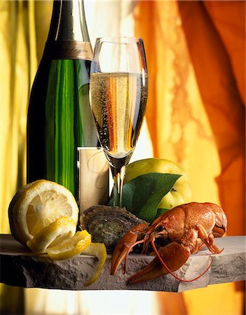 simsearch:652-05806716,k - Champagne,oysters and crayfish Foto de stock - Sin royalties Premium, Código: 652-03799858