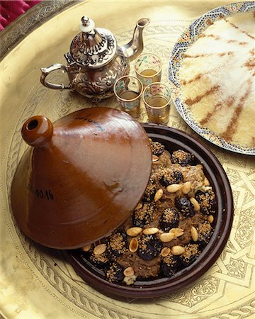 simsearch:652-03804914,k - Moroccan prune and almond tajine Foto de stock - Sin royalties Premium, Código: 652-03799943