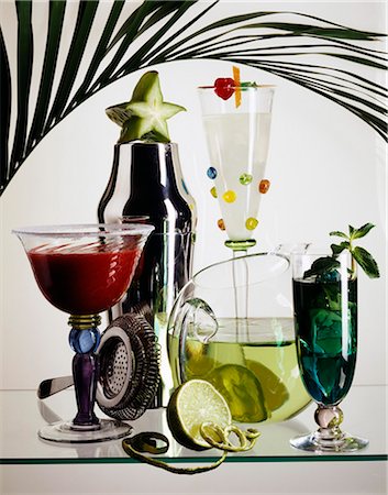 simsearch:825-05988072,k - assortiment de cocktails Photographie de stock - Premium Libres de Droits, Code: 652-03799981