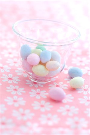 easter eggs candy - Small sugar easter eggs Stock Photo - Premium Royalty-Free, Code: 652-03804004