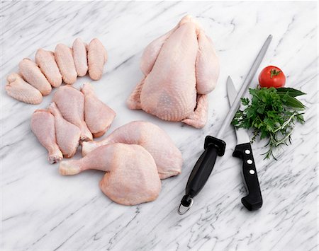 sin hacer - Pieces of raw chicken Foto de stock - Sin royalties Premium, Código: 652-03804031