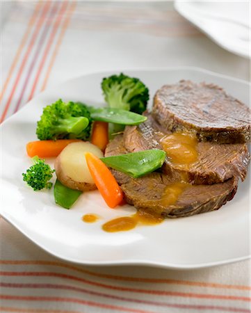 Roast veal with vegetables Stock Photo - Premium Royalty-Free, Code: 652-03804089