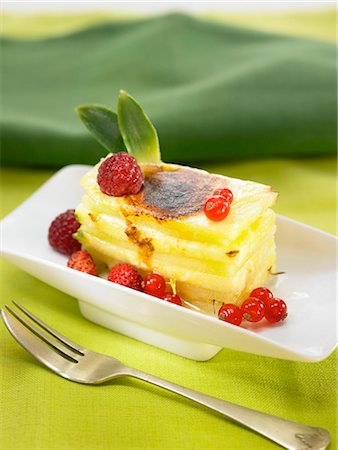 simsearch:652-03803001,k - Fruit Lasagnes Foto de stock - Sin royalties Premium, Código: 652-03804099