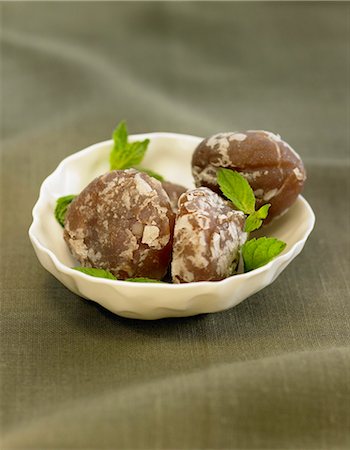 simsearch:652-03803565,k - candied chestnuts with mint Stock Photo - Premium Royalty-Free, Code: 652-03804122