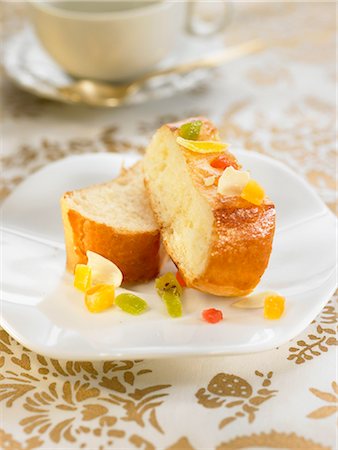 epiphany cake - Brioche des Rois Stock Photo - Premium Royalty-Free, Code: 652-03804165