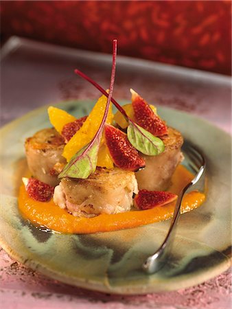 simsearch:652-03801585,k - Pig's trotters with Romesco sauce Foto de stock - Sin royalties Premium, Código: 652-03804227