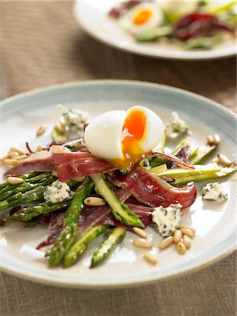Fried wild asparagus and duck ham,soft-boiled egg and pine nuts Stock Photo - Premium Royalty-Free, Code: 652-03804250
