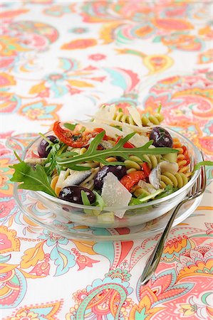 flaking - Pasta,sun-dried tomato,olive,rocket and parmesan salad Stock Photo - Premium Royalty-Free, Code: 652-03804308