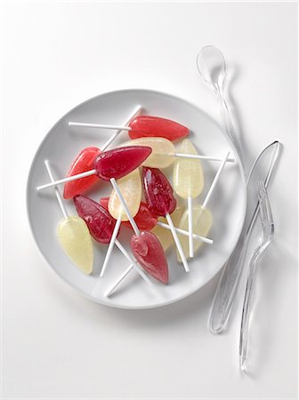 simsearch:652-03804013,k - Lollipops on a plate Foto de stock - Sin royalties Premium, Código: 652-03804322