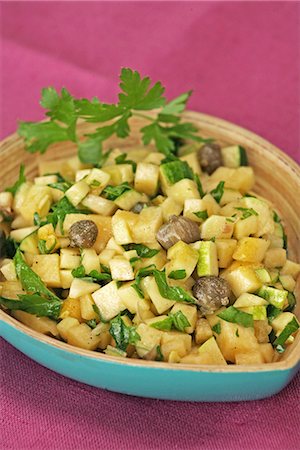 simsearch:652-06818786,k - Raw zucchini and caper salad Foto de stock - Sin royalties Premium, Código: 652-03804335