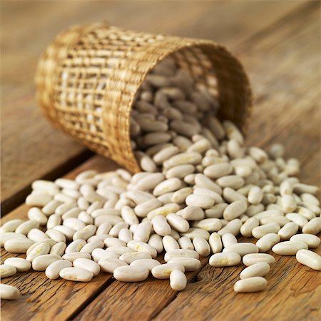 simsearch:652-03803884,k - Dried white beans from Castelnaudary Stock Photo - Premium Royalty-Free, Code: 652-03804376