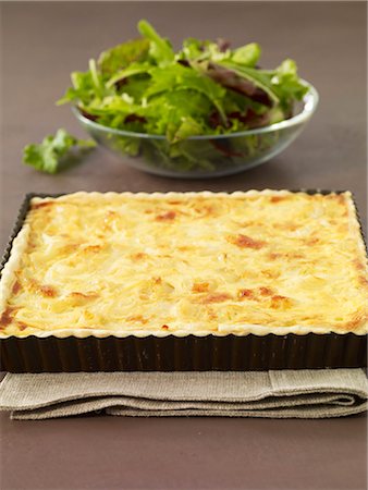 simsearch:652-03633219,k - Onion tart Foto de stock - Sin royalties Premium, Código: 652-03804395