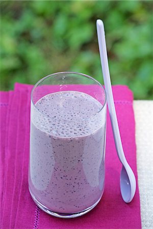 Bilberry smoothie Stock Photo - Premium Royalty-Free, Code: 652-03804425