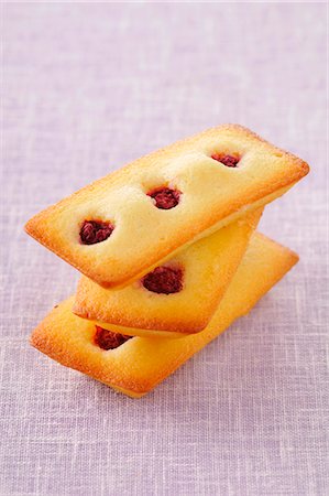 simsearch:652-03800469,k - raspberry Financiers Stock Photo - Premium Royalty-Free, Code: 652-03804482