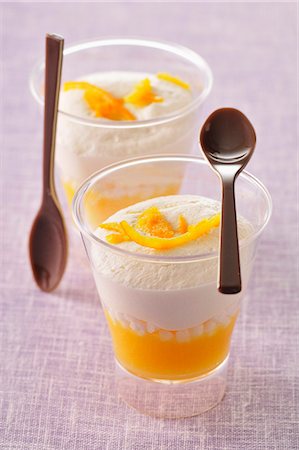 simsearch:652-03801064,k - Orange meringue verrines Foto de stock - Sin royalties Premium, Código: 652-03804514