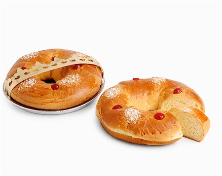 simsearch:652-03801546,k - Brioche-style Galettes des rois Photographie de stock - Premium Libres de Droits, Code: 652-03804574