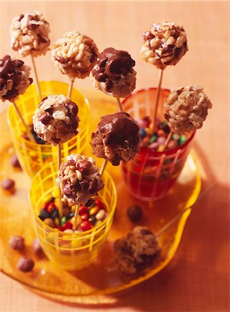 simsearch:652-03803565,k - Puff rice and hazelnut lollipops Stock Photo - Premium Royalty-Free, Code: 652-03804638