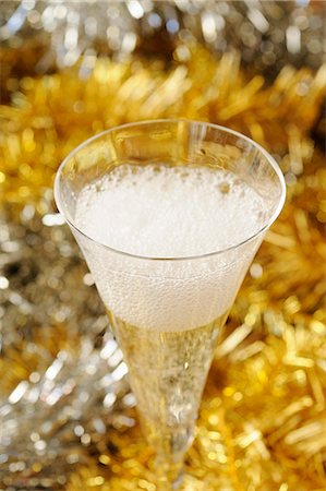 simsearch:652-03803954,k - Verre de Champagne pour Noël Photographie de stock - Premium Libres de Droits, Code: 652-03804657