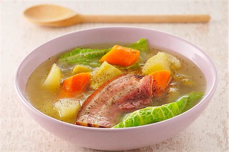 simsearch:652-03800207,k - Cabbage and bacon soup Foto de stock - Royalty Free Premium, Número: 652-03804698