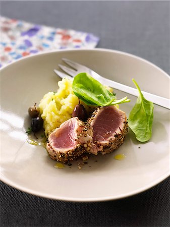 simsearch:652-03633378,k - Tuna Teriyaki in pepper crust Foto de stock - Sin royalties Premium, Código: 652-03804784