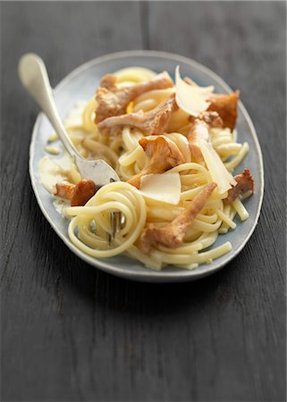 Linguine with chanterelles Stock Photo - Premium Royalty-Free, Code: 652-03804821