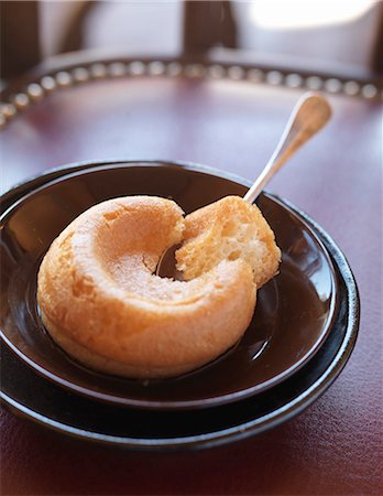 simsearch:652-03633165,k - Baba au rhum Photographie de stock - Premium Libres de Droits, Code: 652-03804865