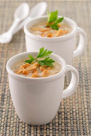 peanut dish - Cream of cauliflower soup with peanuts Stock Photo - Premium Royalty-Free, Code: 652-03804918