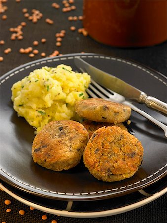 simsearch:652-03803884,k - Lentil Croquettes and mashed potatoes with herbs Stock Photo - Premium Royalty-Free, Code: 652-03804978