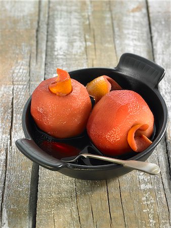 simsearch:652-03801585,k - Apples stewed in hibiscus syrup Foto de stock - Sin royalties Premium, Código: 652-03805052