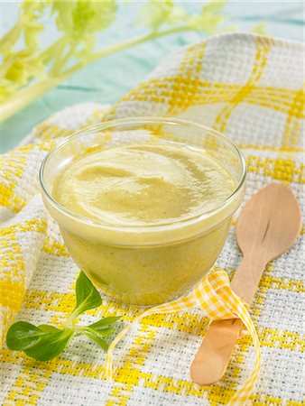 simsearch:652-03802467,k - Celery,cauliflower and quinoa soup Foto de stock - Sin royalties Premium, Código: 652-03805069