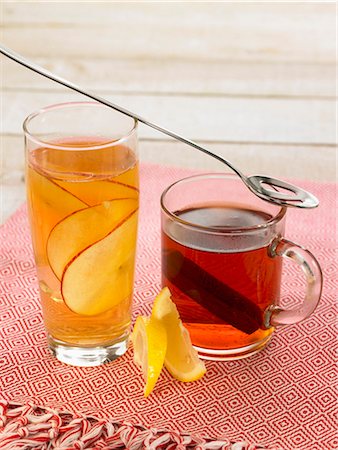 simsearch:652-03803553,k - Rooibos-apple-lemon cocktail ,rooibos -cinnamon cocktail Foto de stock - Sin royalties Premium, Código: 652-03805100