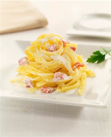 Tagliatelles à la carbonara Photographie de stock - Premium Libres de Droits, Code: 652-03805117