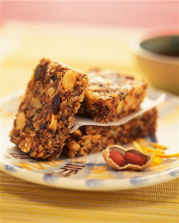 simsearch:652-03804331,k - Cereal and dried fruit Turron Foto de stock - Sin royalties Premium, Código: 652-03805143