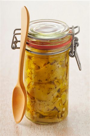 preserves and jar - Jar of artichokes in olive oil Stock Photo - Premium Royalty-Free, Code: 652-03805154