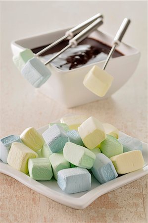 Marshmallows for a chocolate Fondue Foto de stock - Sin royalties Premium, Código: 652-03805168