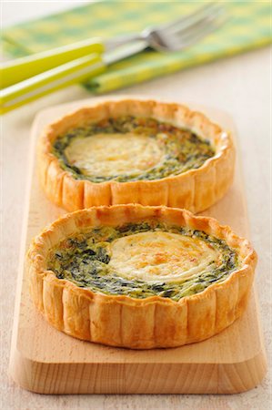 Goat's cheese and spinach tartlets Stock Photo - Premium Royalty-Free, Code: 652-03805193