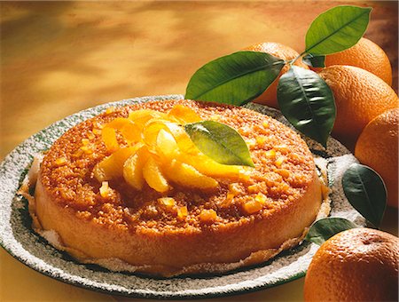 simsearch:652-03803886,k - Orange semolina cake Foto de stock - Sin royalties Premium, Código: 652-03800010