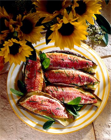 Red mullets with eggplants Foto de stock - Sin royalties Premium, Código: 652-03800028