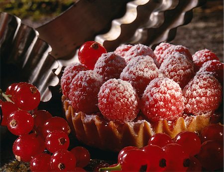 simsearch:652-05808534,k - Raspberry and redcurrant tartlet Stock Photo - Premium Royalty-Free, Code: 652-03800038