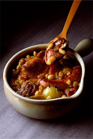 simsearch:652-03804390,k - Cassoulet Photographie de stock - Premium Libres de Droits, Code: 652-03800046