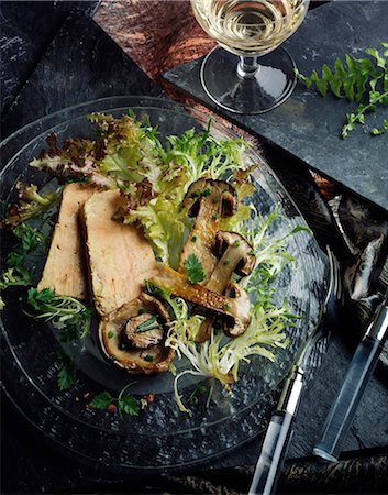 simsearch:652-03801723,k - Salade de champignons et foie gras Photographie de stock - Premium Libres de Droits, Code: 652-03800101